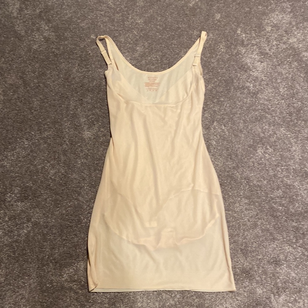 Assets by Spanx Beige Shaping Full Slip Body Shaper Seamless SIZE L